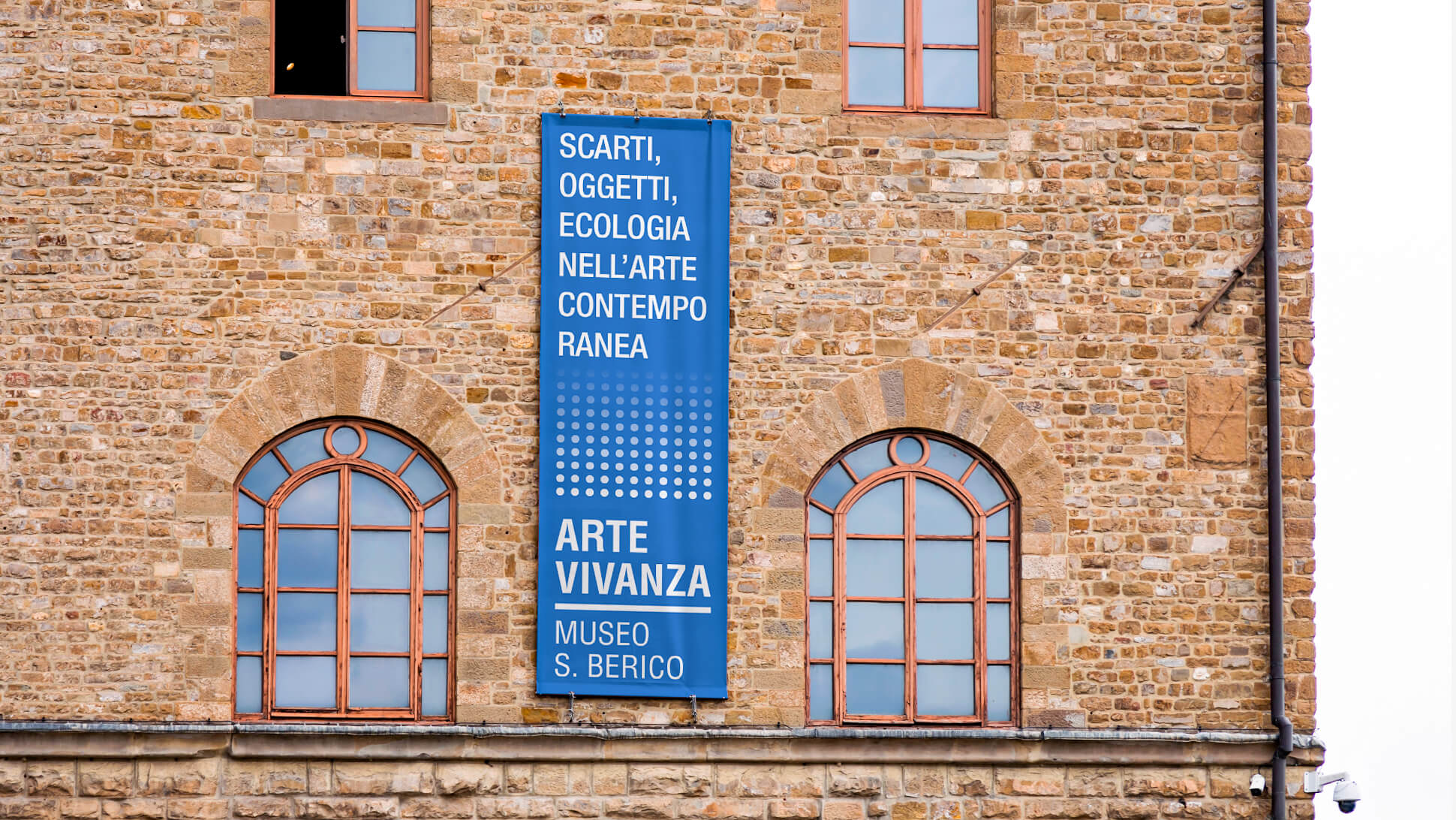 Allestimento musei: gli striscioni verticali